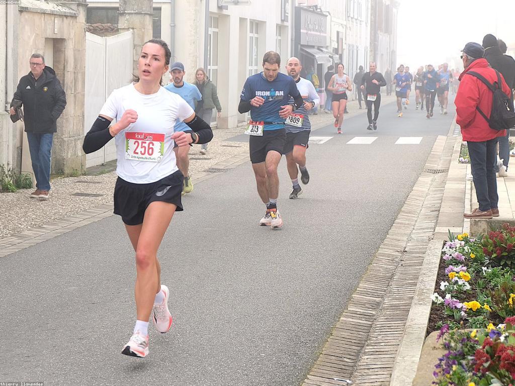 ការប្រកួតបន្ថែម: ការពិចារណា និងនិមិត្តសញ្ញា